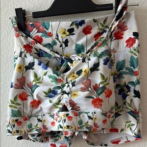 Fabletics Floral Athletic Set - Multicolor
Shorts and Sport Bra